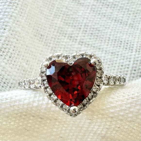 Red cubic zirconia heart cocktail ring size 8 ￼￼ - Picture 1 of 3